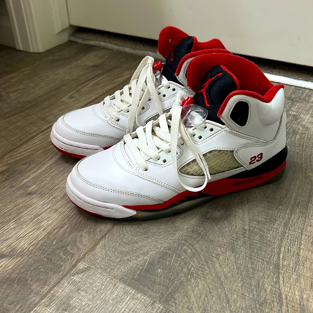 Air Jordan Retro 5 Fire Reds